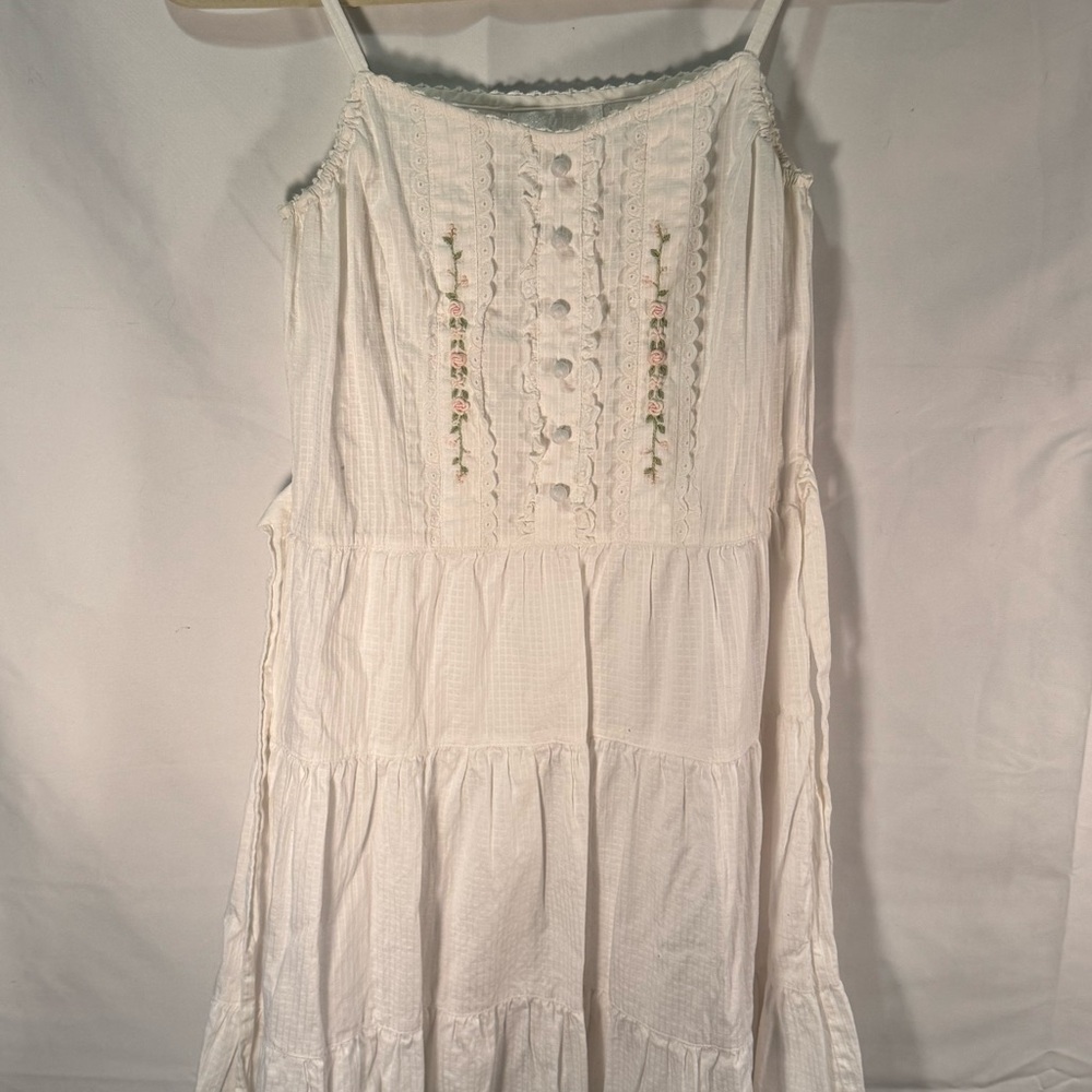 White Sundress with detailed embroidery on bodice, size 6/8 - Picture 6 of 10